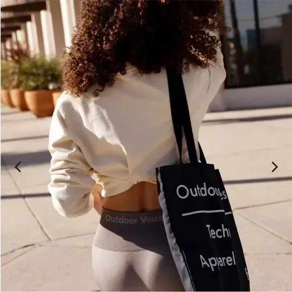 NWOT Outdoor Voices Seamless Smooth 4.5" Bike Short in Grey - Size Medium - Picture 3 of 7